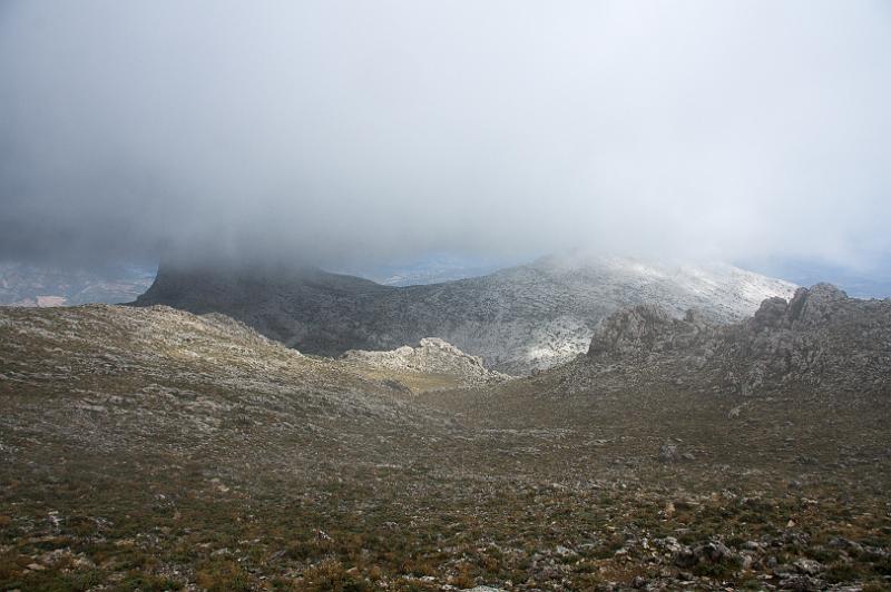 160919_1143_T06553_MonteCorrasi_hd.jpg - Aufstieg in Wolken zum Monte Corrasi
